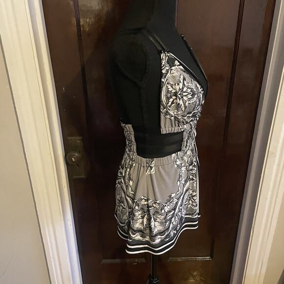 Express Black And White Floral Strappy Halter Top Womens XS Clubwear Sexy Y2K - Picture 5 of 10